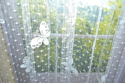Tulle барои ошхона бо акс daisies