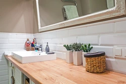 Countertop чӯбӣ дар тарҳи акс ҳаммом