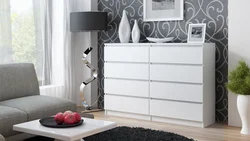 Bitta Yashash Xonasi Fotosuratida Tortma Va Shkaflarning Sandig'I
