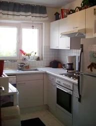 Panel evində mətbəx fotoşəkili üçün pəncərələr