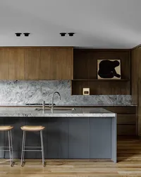 Gray kitchen with wood-effect apron photo