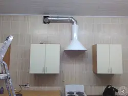 Qaz sobası fotoşəkili ilə mətbəxdə havalandırma