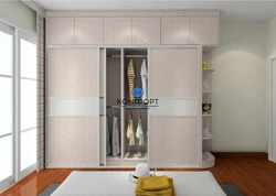 Koridorda Mezzanine Ilə Quraşdırılmış Qarderoblar Fotoşəkili