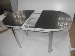 Kitchen tables with metal legs photo