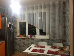 Пардаҳо Барои Ошхона Акс Яхдон Дар Назди Тиреза