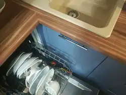 Як размясціць посудамыйную машыну на кухні фота