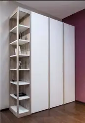 Yataq otağı qarderobları yan rəfləri olan fotoşəkillər