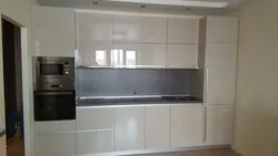 Кухни с пеналом и встроенным холодильником фото