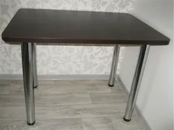 Oshxona fotosurati uchun stol ustidan ovqatlanish stoli