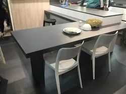 Mətbəx Fotoşəkili Üçün Tezgahdan Yemək Masası