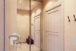Акси долонҳои гардеробҳои дарунсохт дар хонаҳои панелӣ
