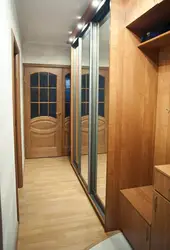 Акси долонҳои гардеробҳои дарунсохт дар хонаҳои панелӣ