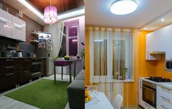 Mətbəx fotoşəkildə balkon qapısı yanında soyuducu