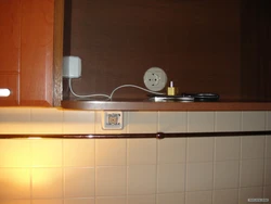 Mətbəx fotoşəkilində LED şeridi üçün keçid