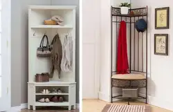 Кутняя шафа і абутак у пярэднім пакоі.