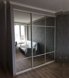 Шкафы купе с одним зеркалом в спальню фото