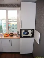 Mətbəx fotoşəkilində mikrodalğalı soba və soyuducu necə qurulacaq