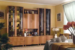 Барои зарфҳо ва либос девори дар меҳмонхона акс