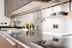Розеткаҳо дар countertop дар акс ошхона дар дохили