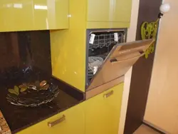 Кухня с посудомоечной машиной и духовым шкафом фото