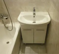 Ванна бөлмесінің фотосуретінде шкафы бар раковинаны қалай орнатуға болады