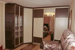 Спальня с угловым диваном и угловым шкафом фото