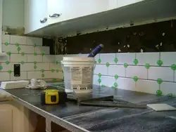 When to install a tile backsplash in the kitchen photo