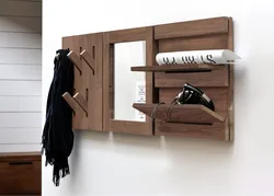 Rack coat бо раф дар долон аз ҳезум сурат