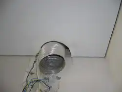 Нацяжная столь на кухні з газавай трубой фота