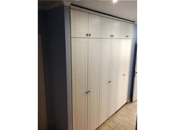 Шкафҳои Долон Бо Дарҳои Болга Ва Mezzanines Акс