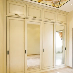 Шкафҳои долон бо дарҳои болга ва mezzanines акс