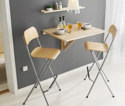 Мизи ошхонаи IKEA аксҳо ва курсиҳо барои ошхонаи хурд