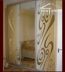 Mirrors With A Pattern For Bedroom Wardrobes Photo