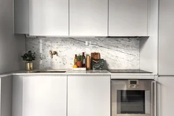 White marbled kitchen apron with gray kitchen photo