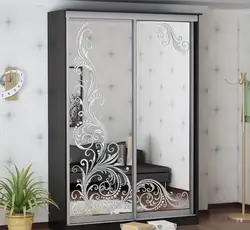 Photo of wardrobes in the bedroom with a pattern on one mirror