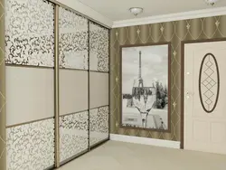 Фота шафы купэ ў спальню з малюнкам на адным люстэрку