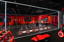 Спорттық қонақ бөлмесінің интерьері