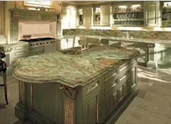 Интерьер кухни зеленый мрамор