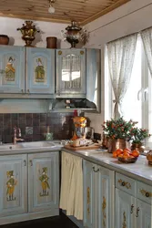 Интерьер кухни с самоварами