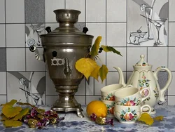Інтэр'ер кухні з самаварамі