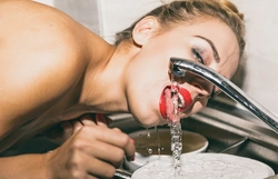 Воду на кухне фотографии