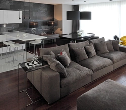 Oshxonaning ichki qismidagi loft divan