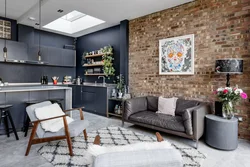 Oshxonaning ichki qismidagi loft divan