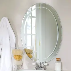 Bathtub with oval mirror interior