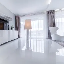 Banyonun interyerində parlaq çini plitələr