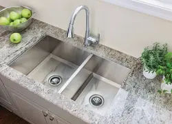 Светлыя мыйкі ў інтэр'еры кухні