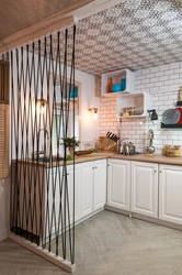 Кирпичи рейки в интерьере кухни