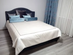 Yataq Otağının Interyerində Ağ Çarpayı