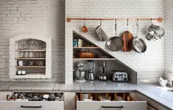 Полки лофт в интерьере кухни