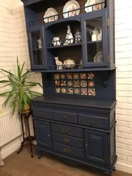 Старинный буфет в интерьер кухни
